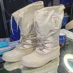 Mens 9 vintage Sorel Kaufman Snowcat boots in white with a wool liner.   Great.